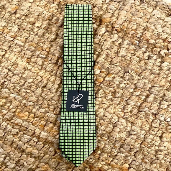 NWT KP Signature Collection Mens Tie Green grid pattern office dressy career - Picture 2 of 4